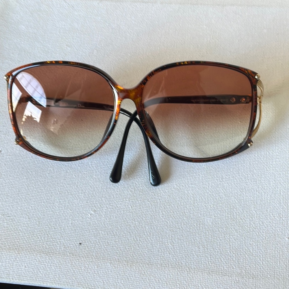 Authentic Large Frame Sunglasses Dior. - Picture 7 of 16